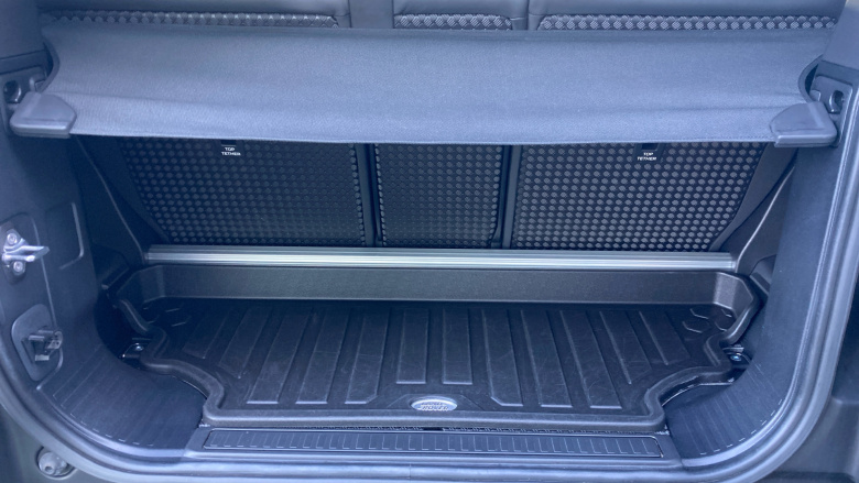 Land Rover Defender 2.0 P300 X-Dynamic HSE 90 3dr Auto Petrol Estate